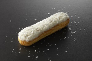 La Pâtisserie Cyril Lignac Eclair Coco v2